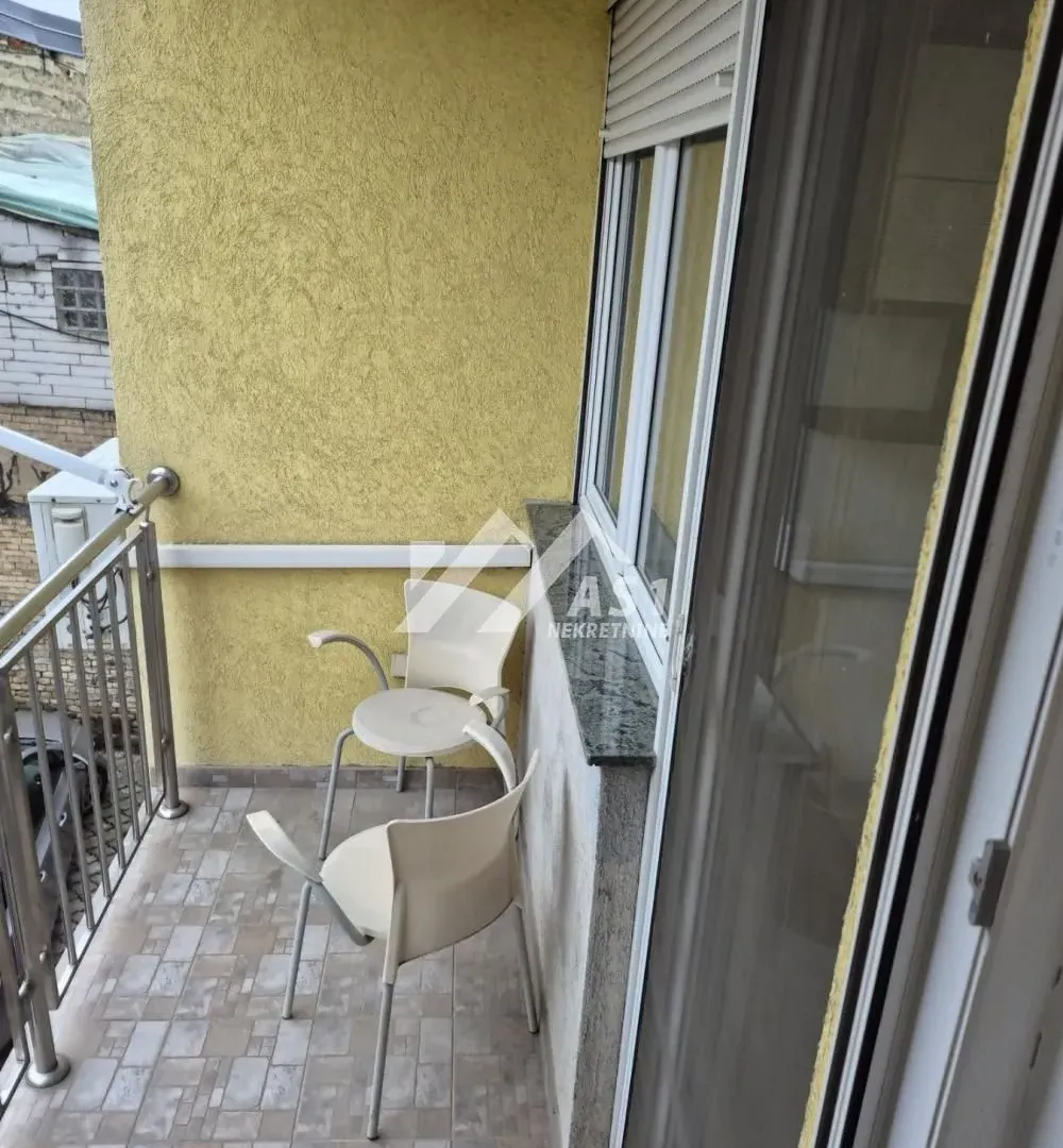 Izdavanje, četvorosoban stan, 90m², Rotkvarija, Novi Sad Sve Podlokacije
