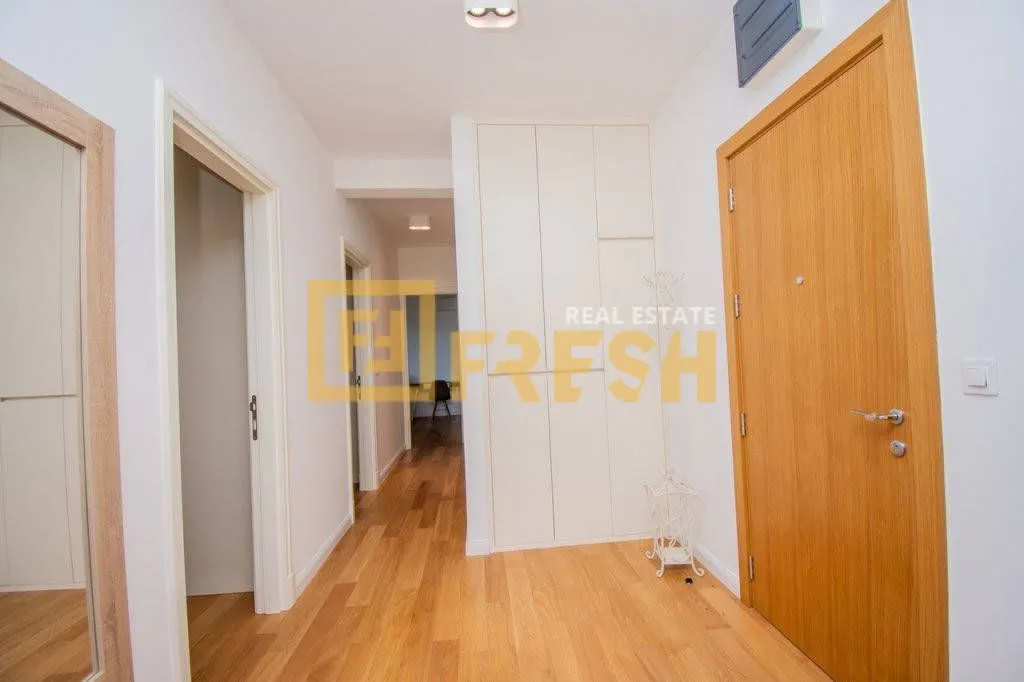 Izdavanje, trosoban stan, 95m², City Kvart, Podgorica