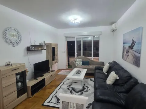 Izdavanje, dvosoban stan, 70m², Centar, Bar - image 4