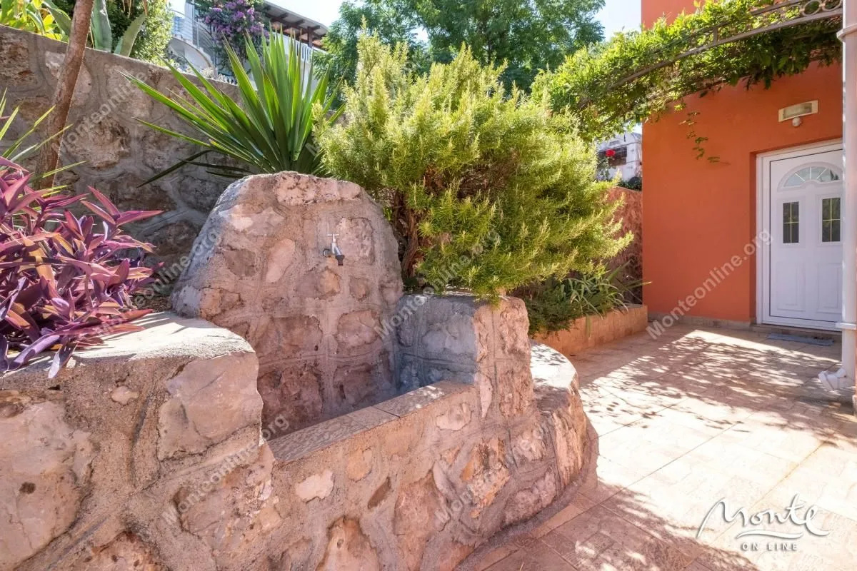 Prodaja, kuća, 89m², Krašići, Tivat