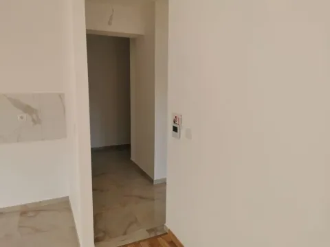 Izdavanje, jednosoban stan, 56m², City Kej, Podgorica - image 4