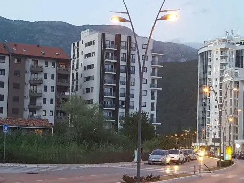 Rent, one bedroom apartment, 45m², Budva, Crna Gora - image 7