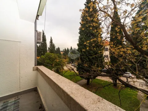 Izdavanje, dvosoban stan, 75m², Centar, Podgorica - image 13