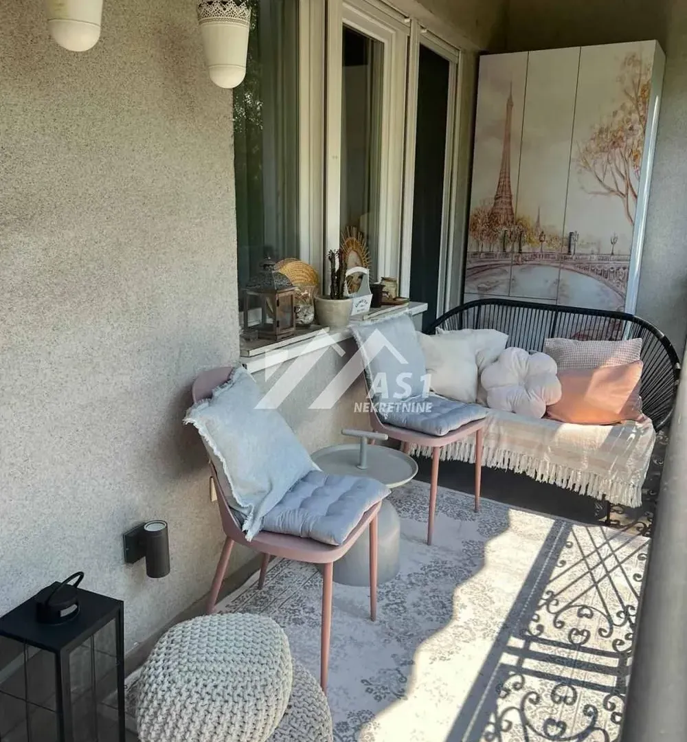 Izdavanje, četvorosoban stan, 95m², Centar, Novi Sad