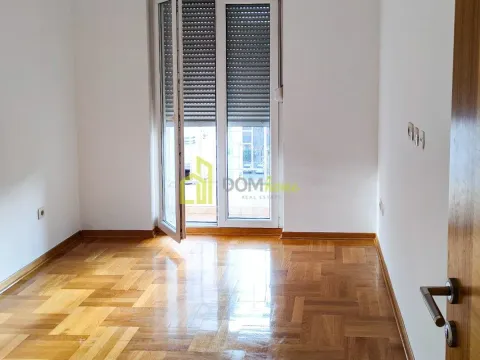 Izdavanje, jednosoban stan, 46m², Blok 9, Podgorica - image 1