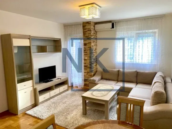 Izdavanje, jednosoban stan, 45m², Stari Aerodrom, Podgorica