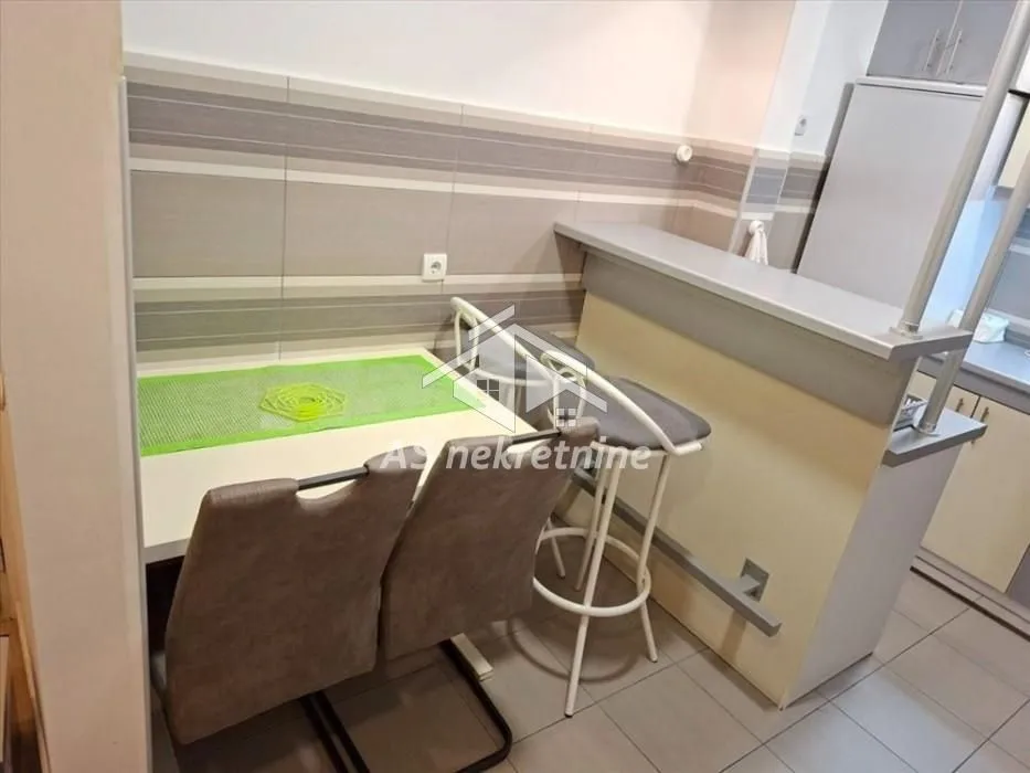 Izdavanje, dvosoban stan, 47m², Slavija, Vračar Sve Podlokacije