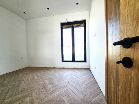 Rent, house, 434m², Farmaci, Podgorica - image 13