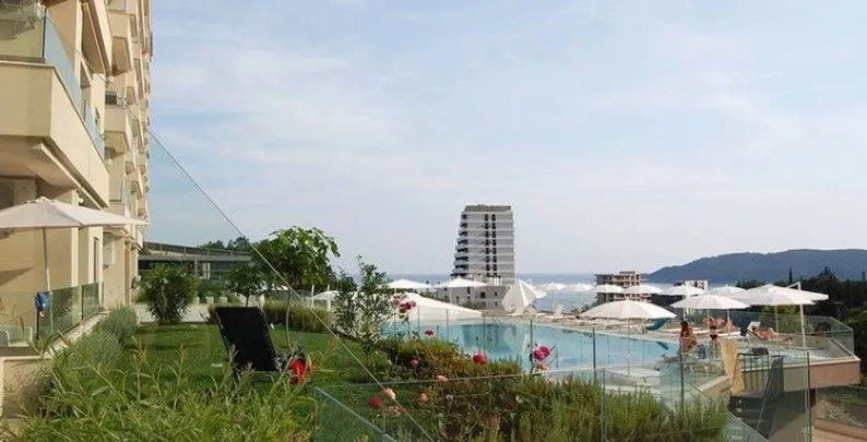 Izdavanje, garsonjera, 36m², Bečići, Budva