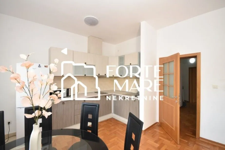 Prodaja, dvosoban stan, 68m², Đenovići, Herceg Novi