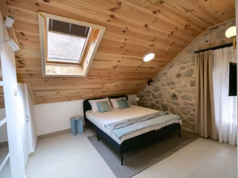 Rent, two bedroom apartment, 135m², Stari Grad, Budva - image 2