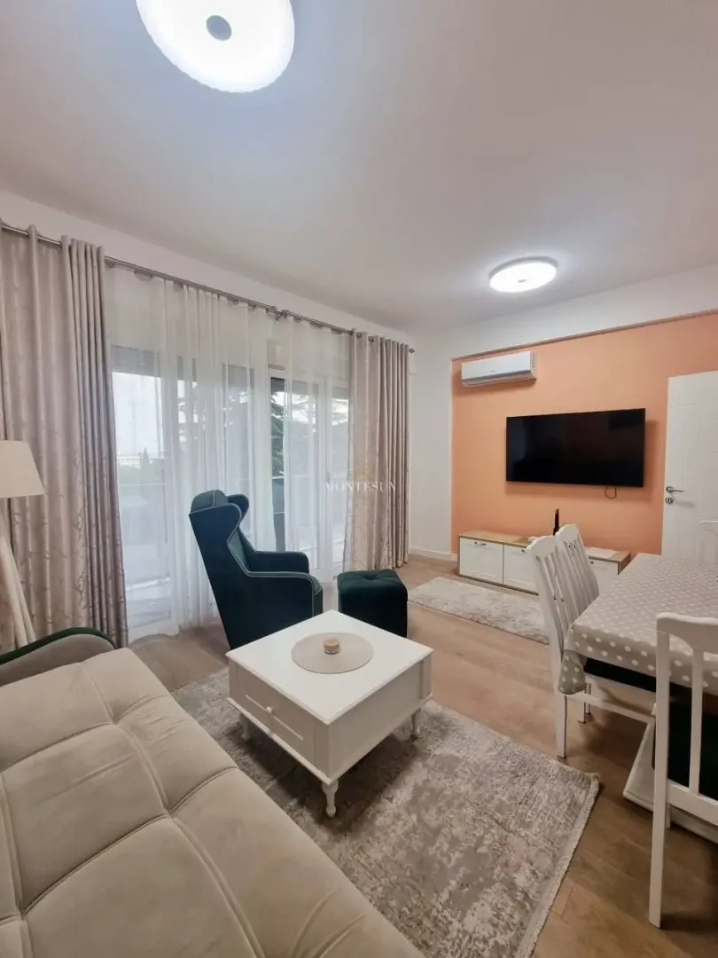 Rent, three bedroom apartment, 90m², Bečići, Budva