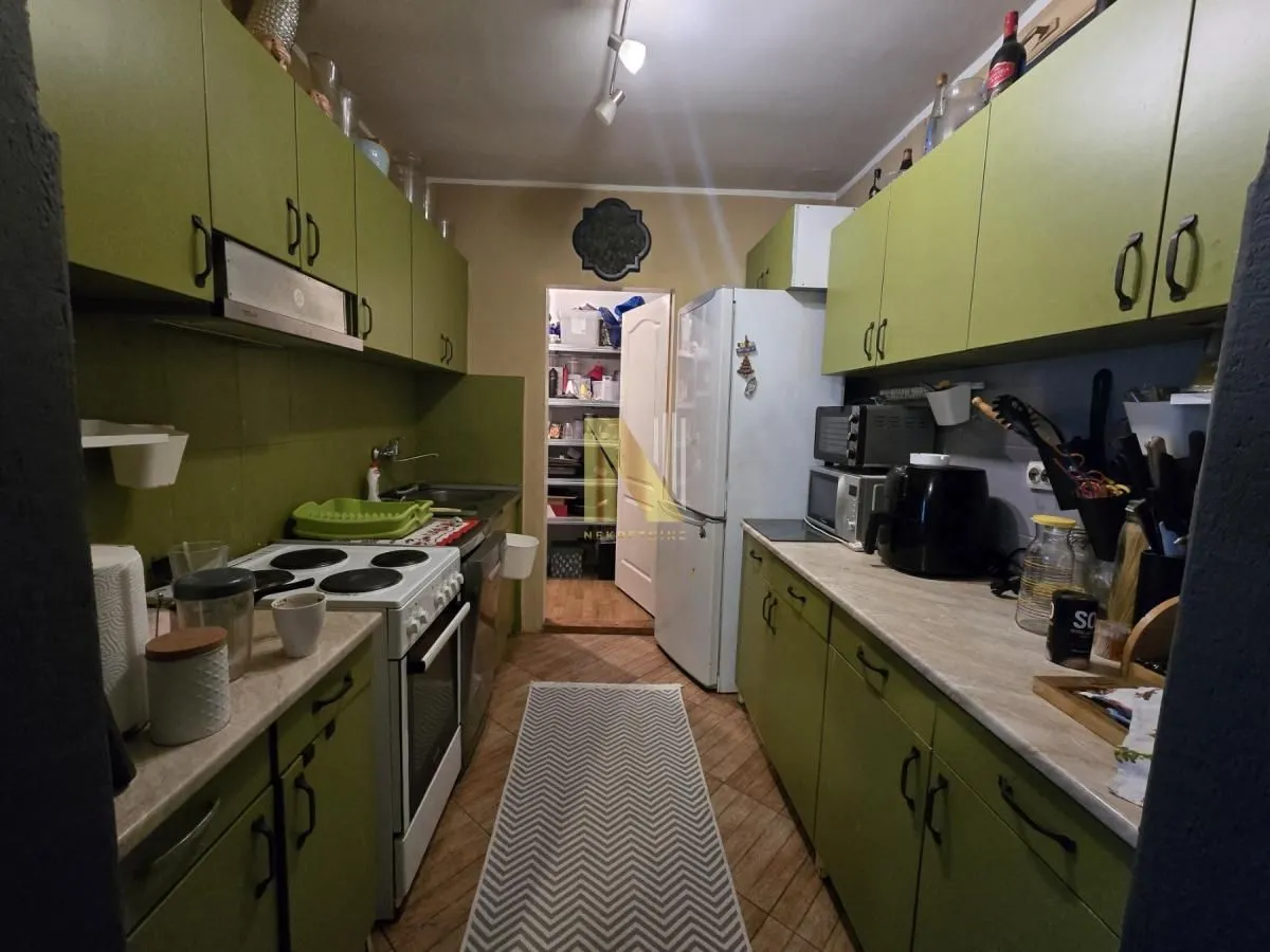 Prodaja, kuća, 203m², Salajka, Novi Sad Sve Podlokacije