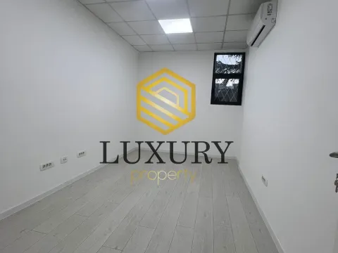 Izdavanje, poslovni prostor, 245m², Blok 5, Podgorica - image 8