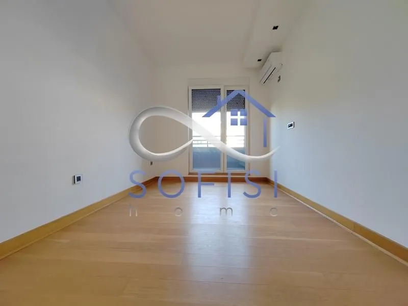 Prodaja, četvorosoban stan, 240m², Adamovićevo Naselje, Novi Sad Sve Podlokacije