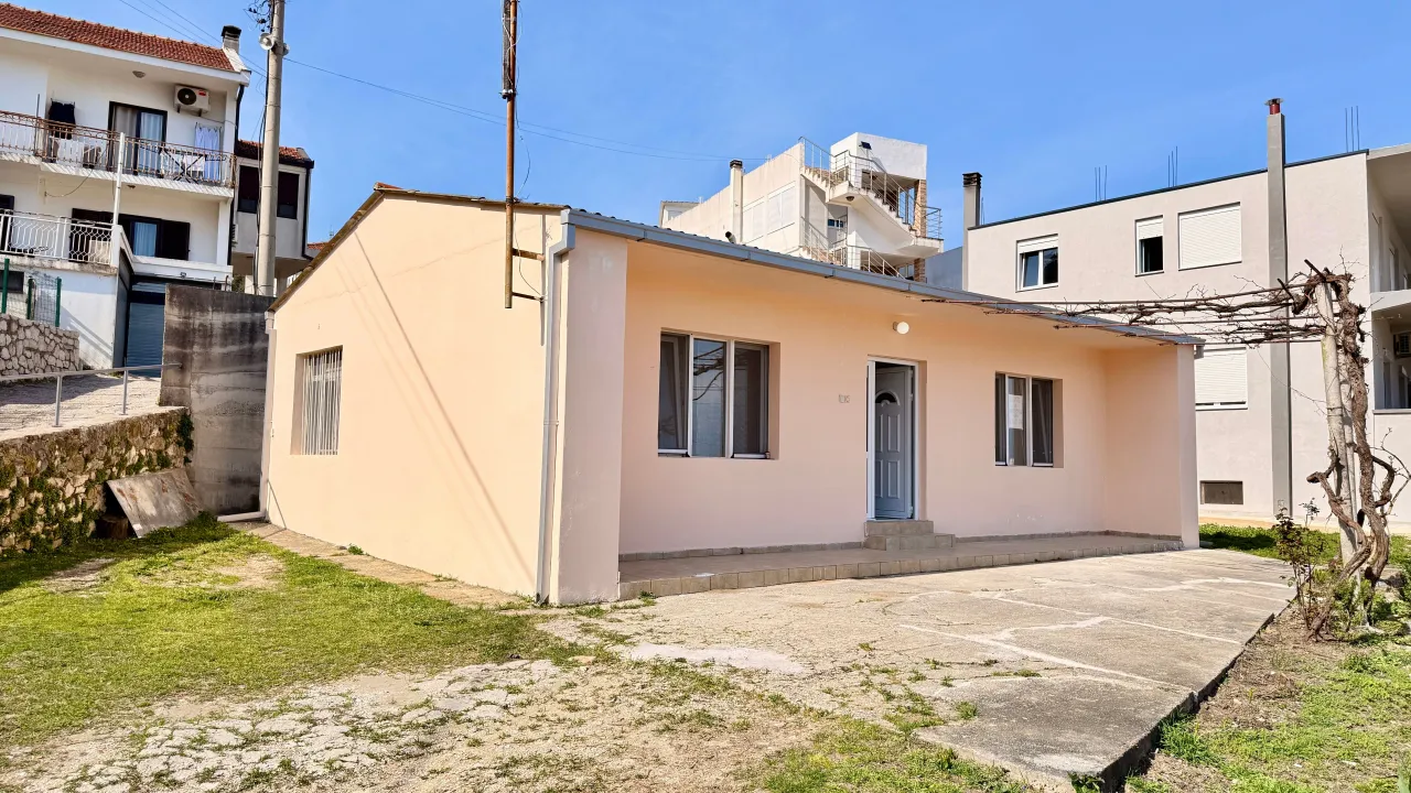 Izdavanje, kuća, 70m², Centar, Ulcinj