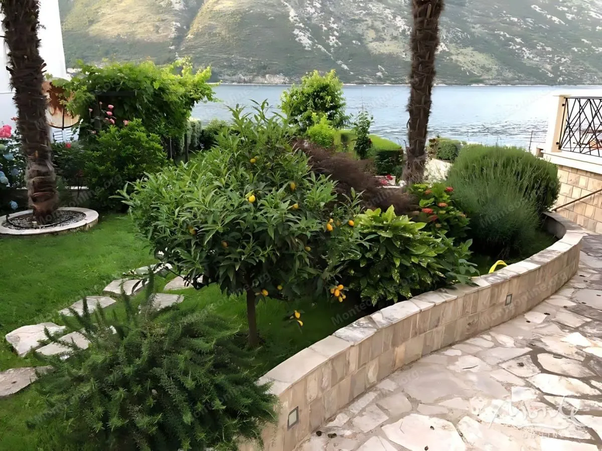 Prodaja, kuća, 390m², Stoliv, Kotor