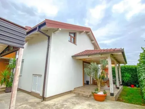 Sale, house, 210m², Gorica C, Podgorica - image 11