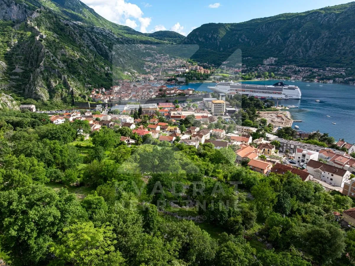 Prodaja, plac, 1700m², Dobrota, Kotor