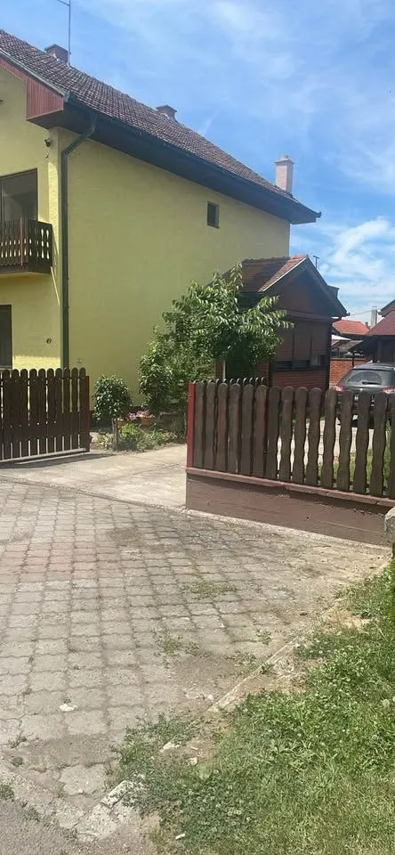 Prodaja, kuća, 138m², Sremska Mitrovica, Srbija