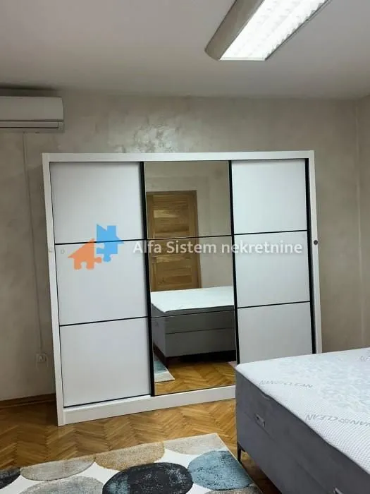 Izdavanje, trosoban stan, 105m², Savski Venac, Beograd