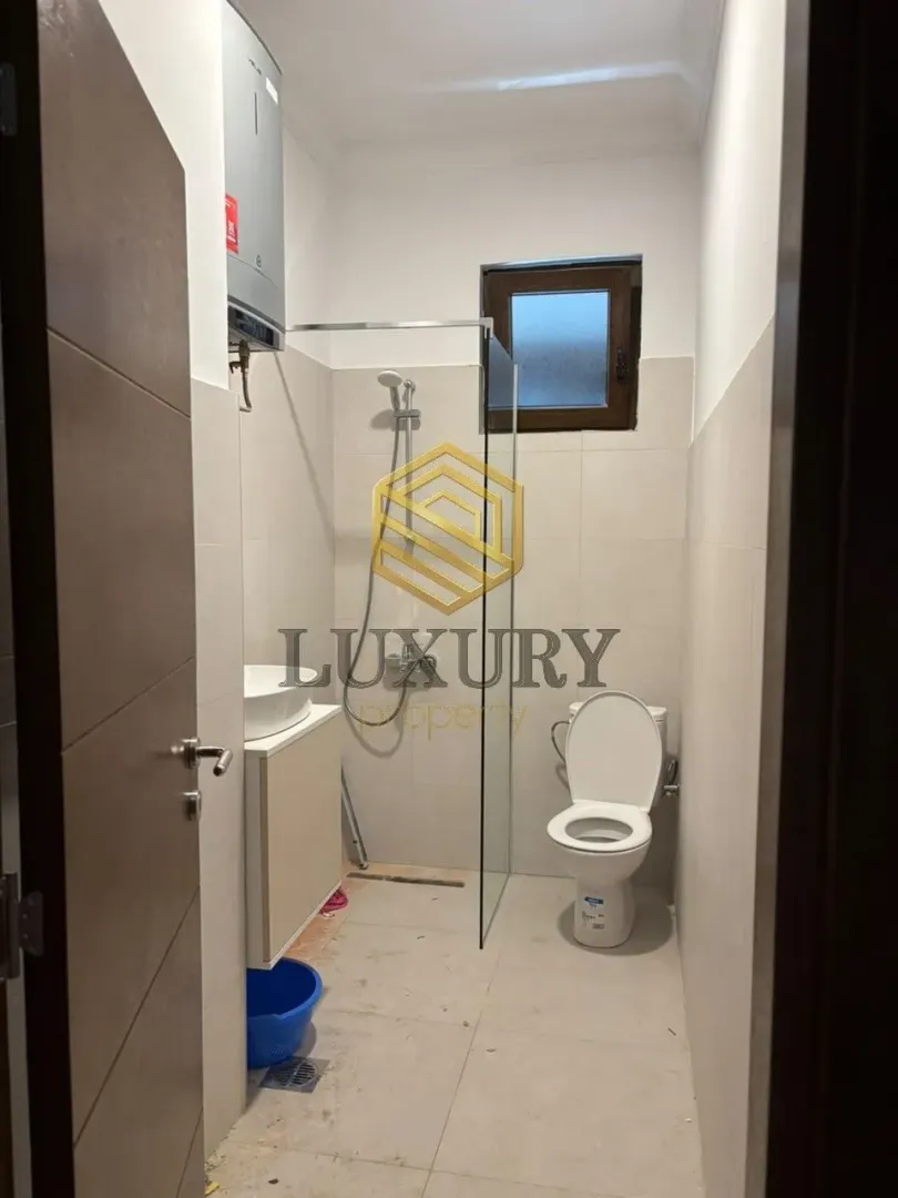 Smaller bathroom with a shower cabin and sanitary ware.