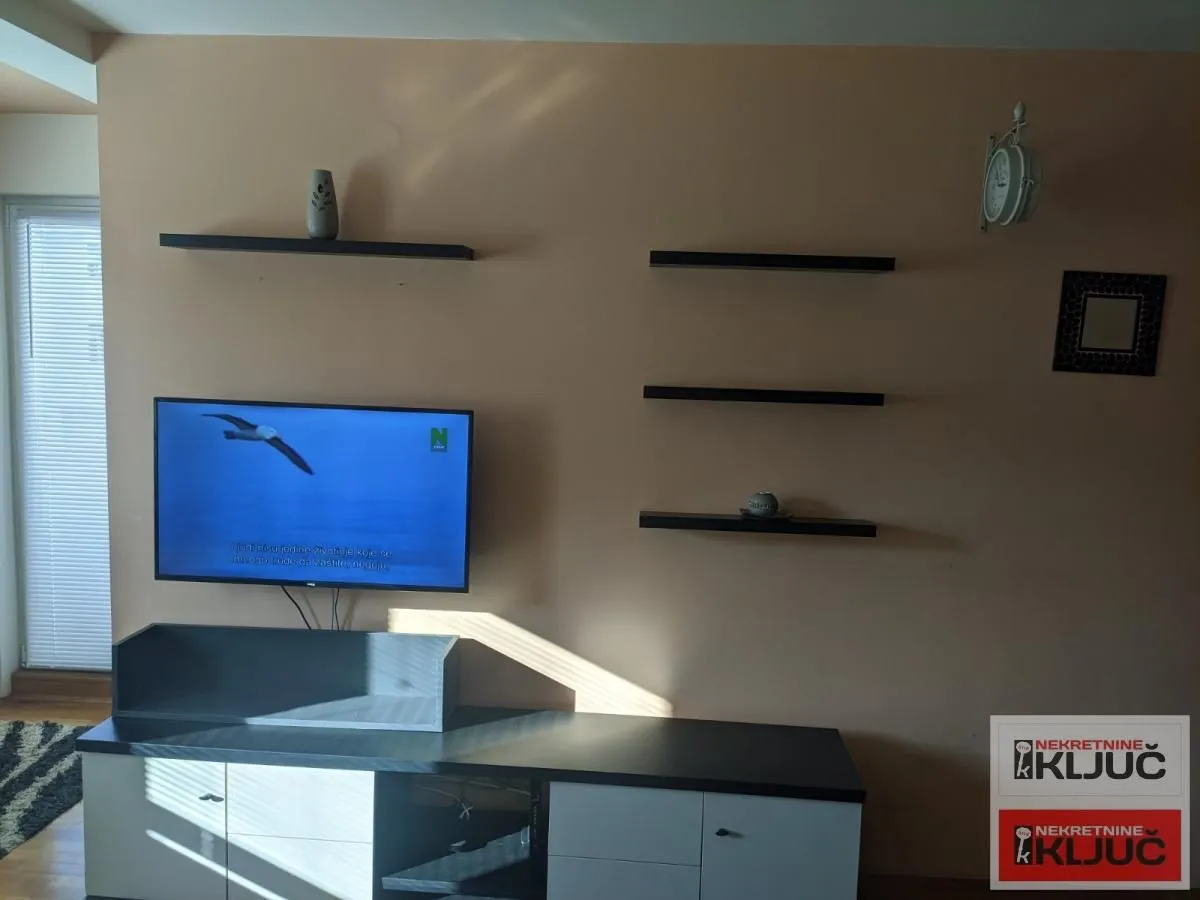 Izdavanje, dvosoban stan, 47m², Bulevar Oslobodjenja, Novi Sad Sve Podlokacije