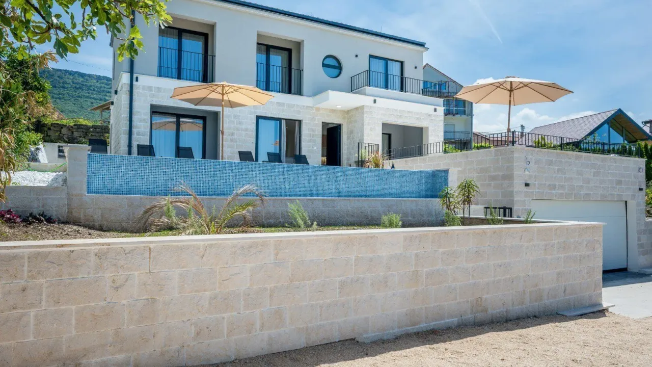 Sale, house, 250m², Tivat, Crna Gora