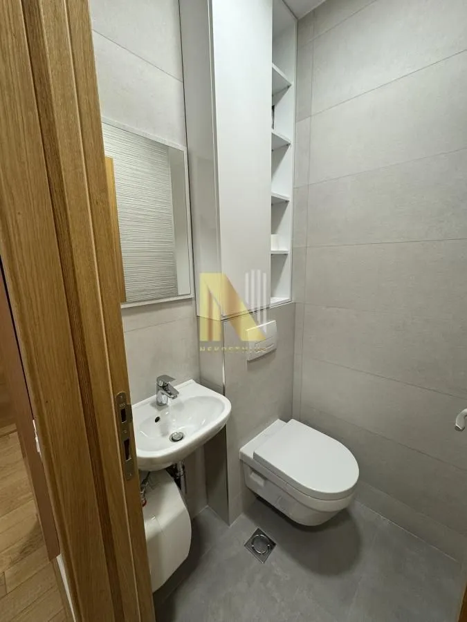 Izdavanje, dvosoban stan, 58m², Centar, Novi Sad