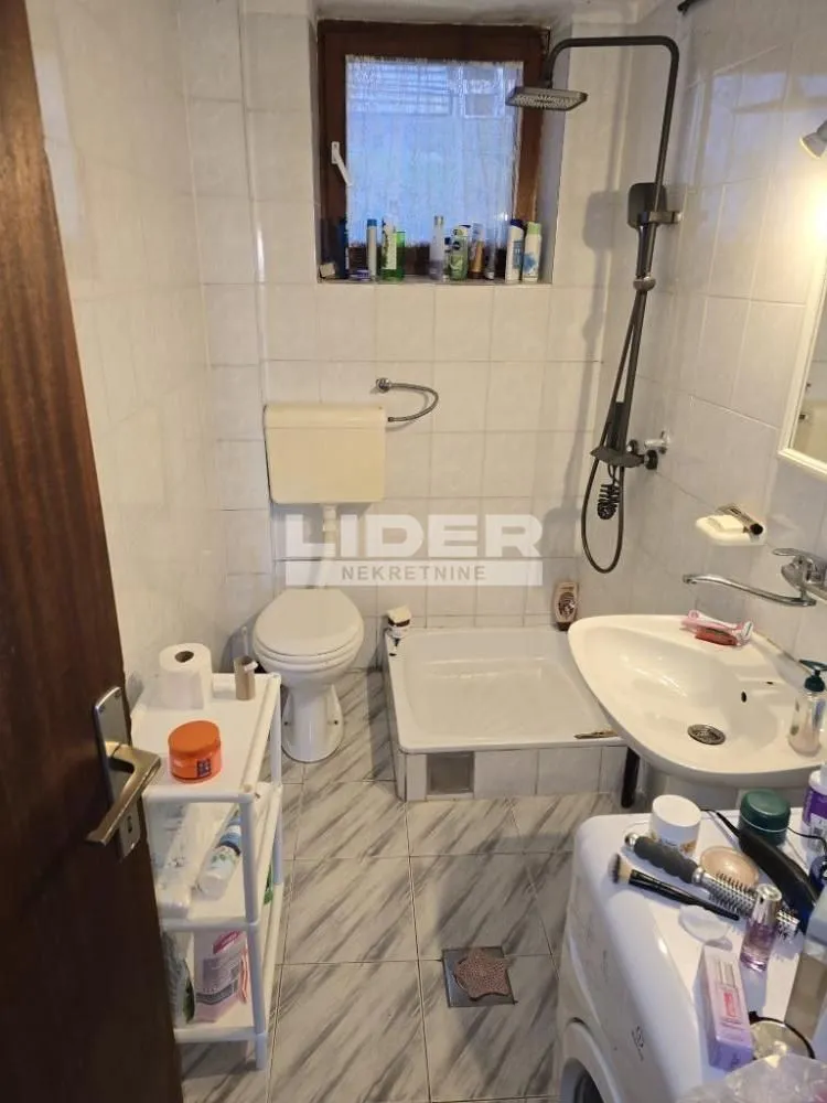 Sale, house, 247m², Voždovac Sve Podlokacije, Beograd