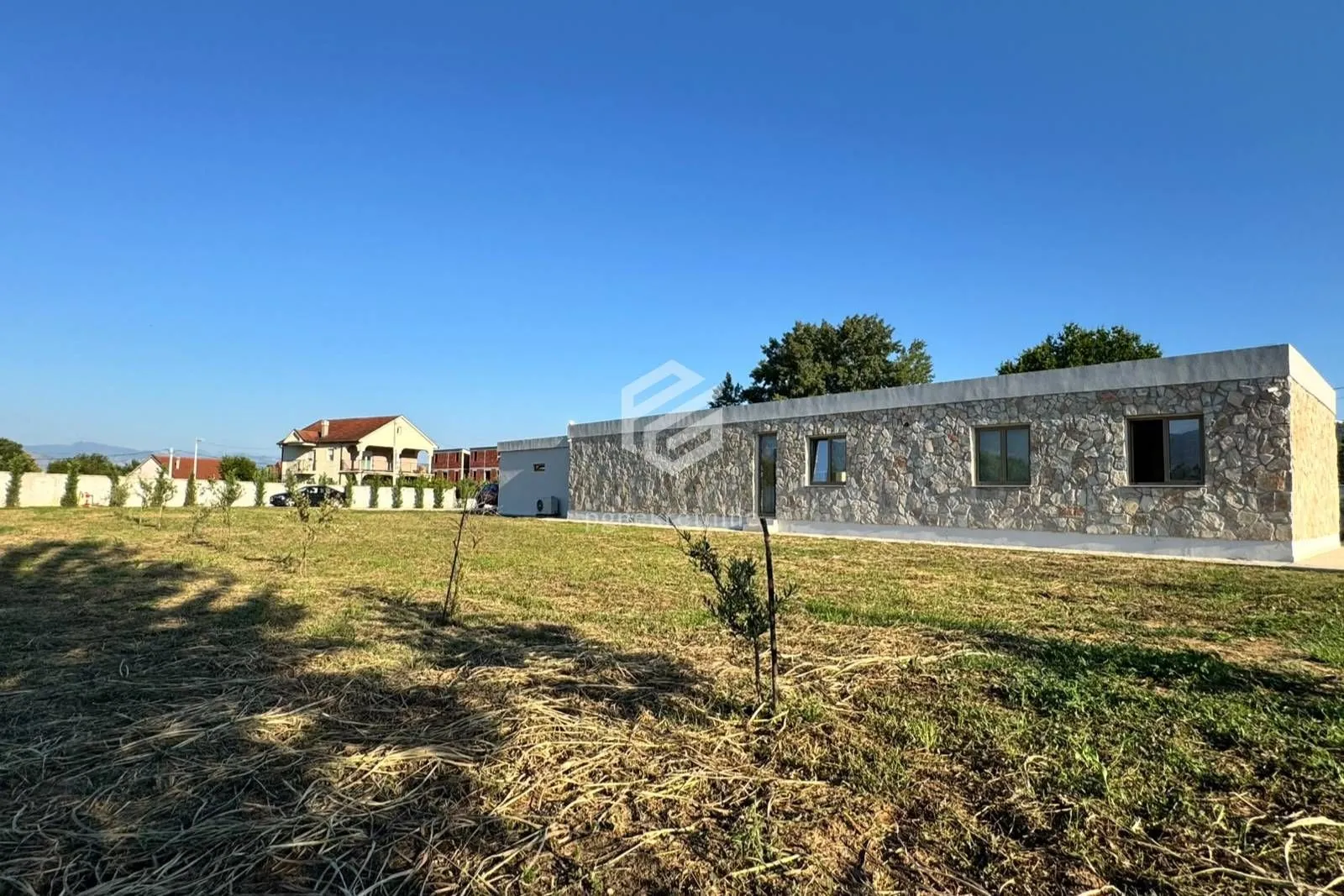 Izdavanje, kuća, 295m², Begovina, Danilovgrad