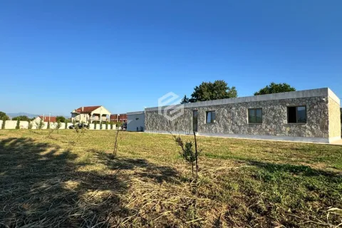 Izdavanje, kuća, 295m², Begovina, Danilovgrad - image 15