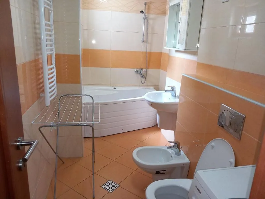 Izdavanje, trosoban stan, 105m², Preko Morače, Podgorica