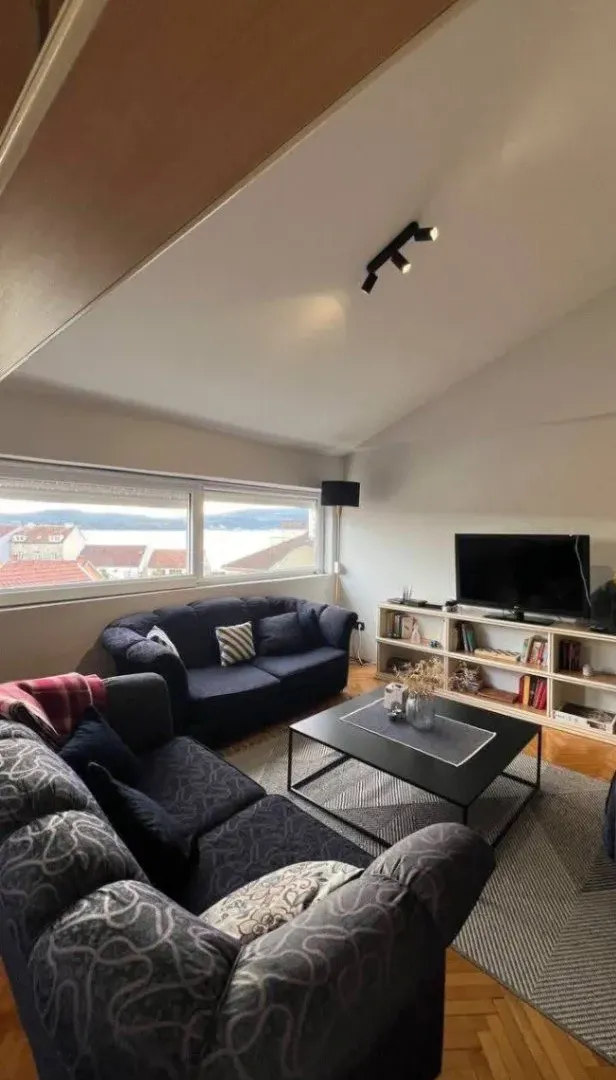 Izdavanje, trosoban stan, 90m2, Centar, Tivat