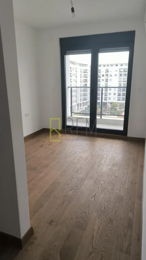 Prodaja, trosoban stan, 110m², Tološka šuma, Podgorica