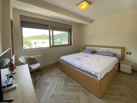 Izdavanje, dvosoban stan, 89m², Radanovići, Kotor - image 11