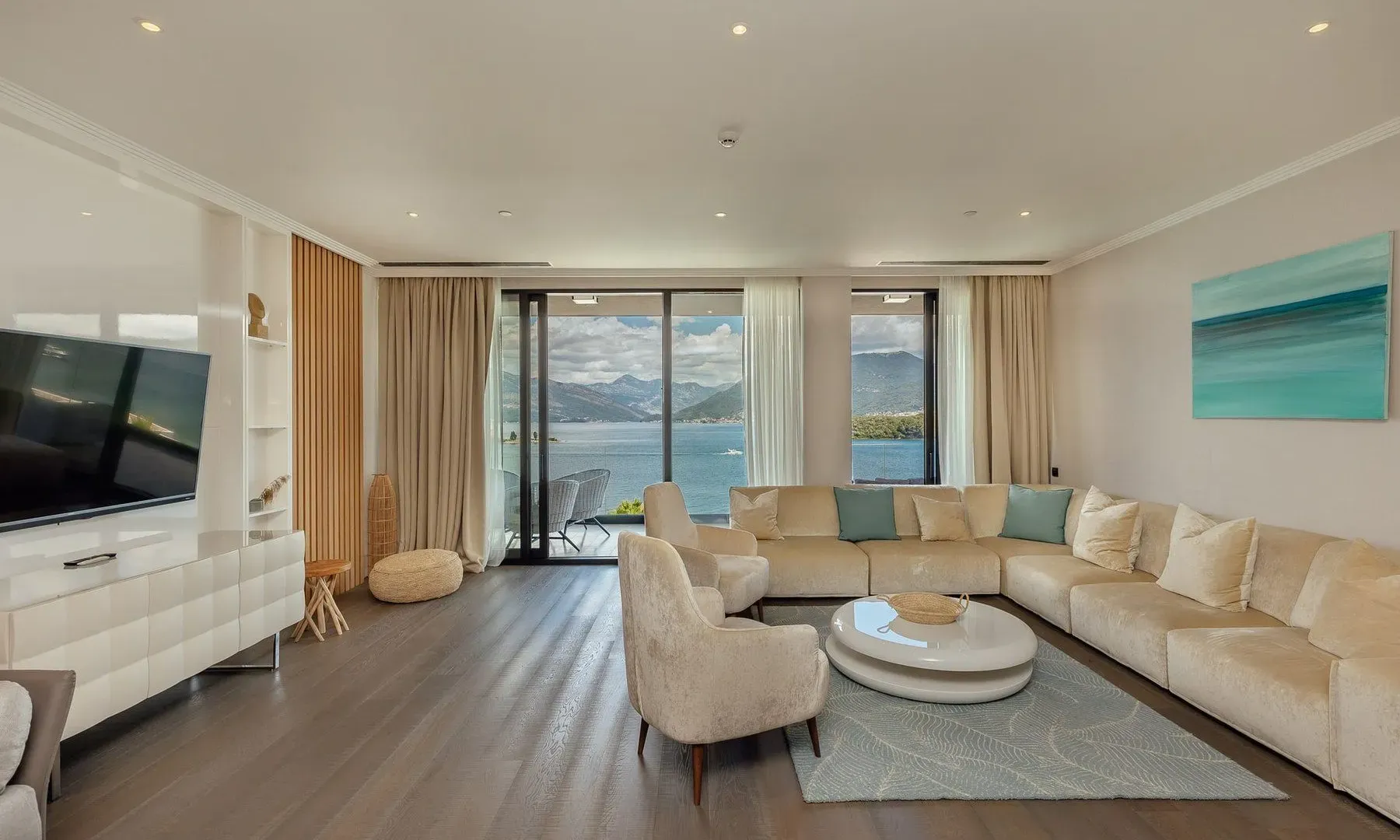 Prodaja, dvosoban stan, 190m², Tivat, Crna Gora
