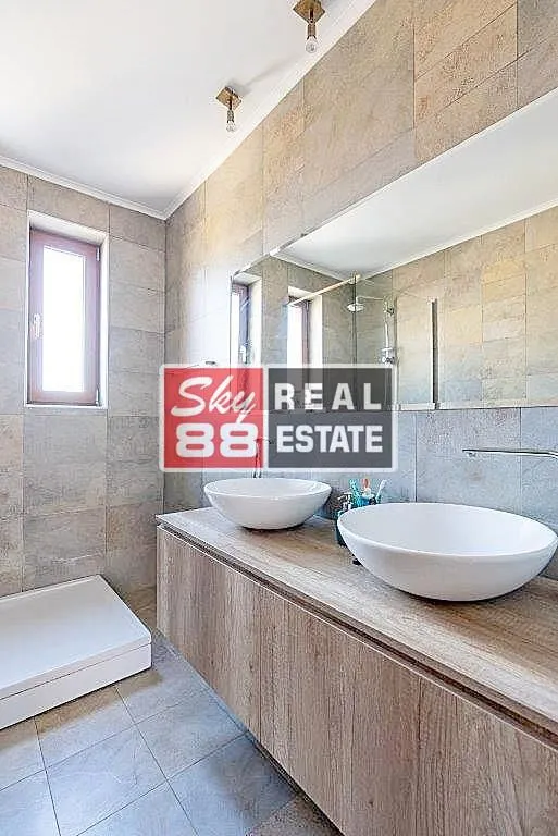 Prodaja, kuća, 400m², Golf Naselje, Beograd