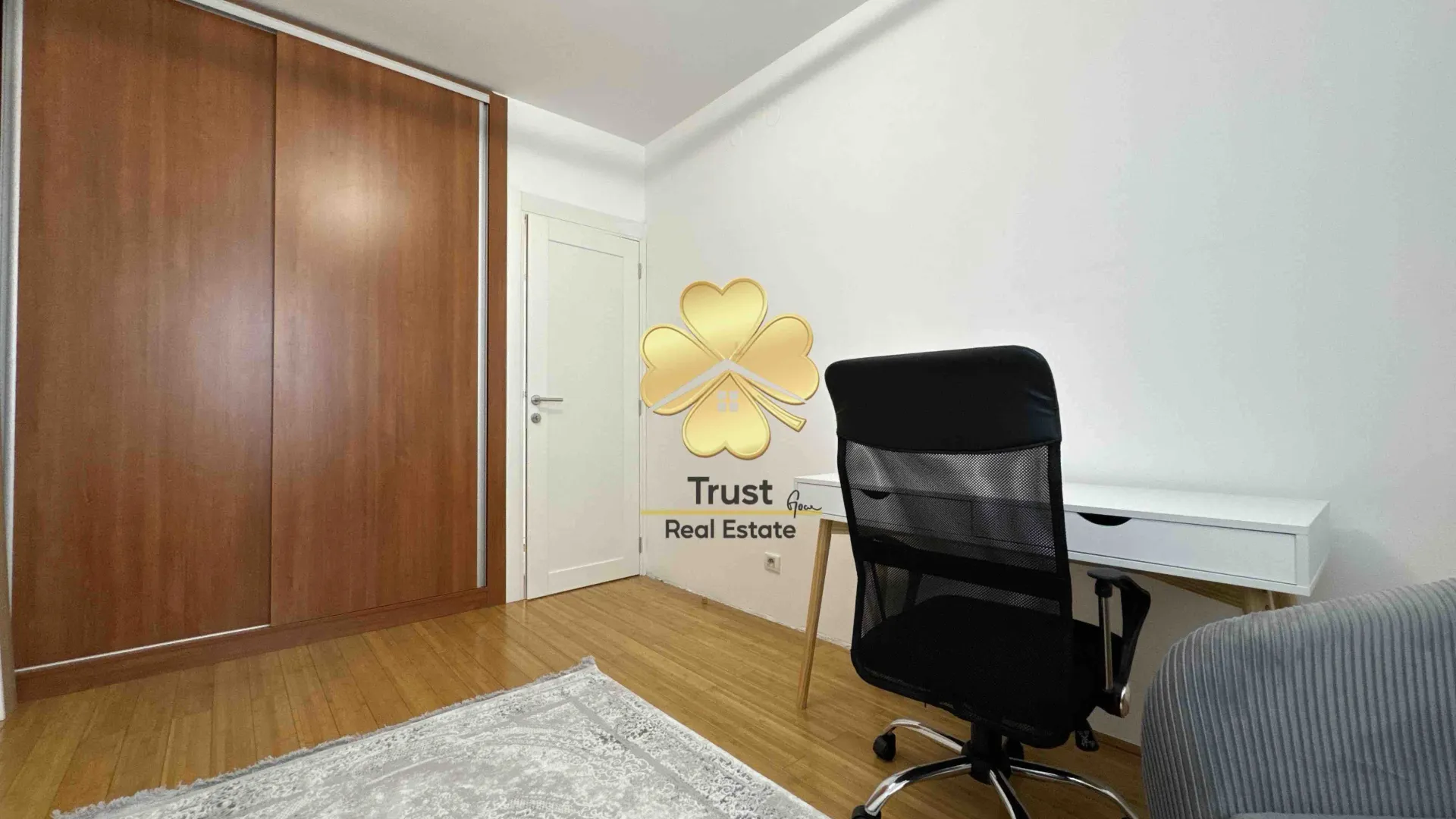 Izdavanje, trosoban stan, 90m², Obala Morače, Podgorica