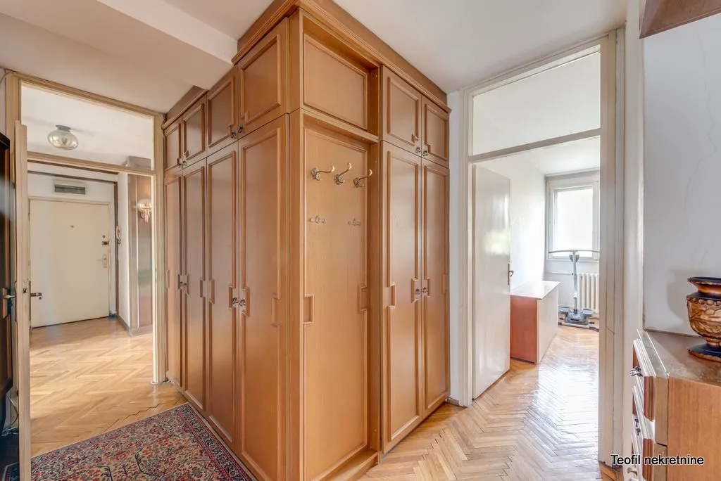 Prodaja, četvorosoban stan, 97m², Stari Grad, Beograd