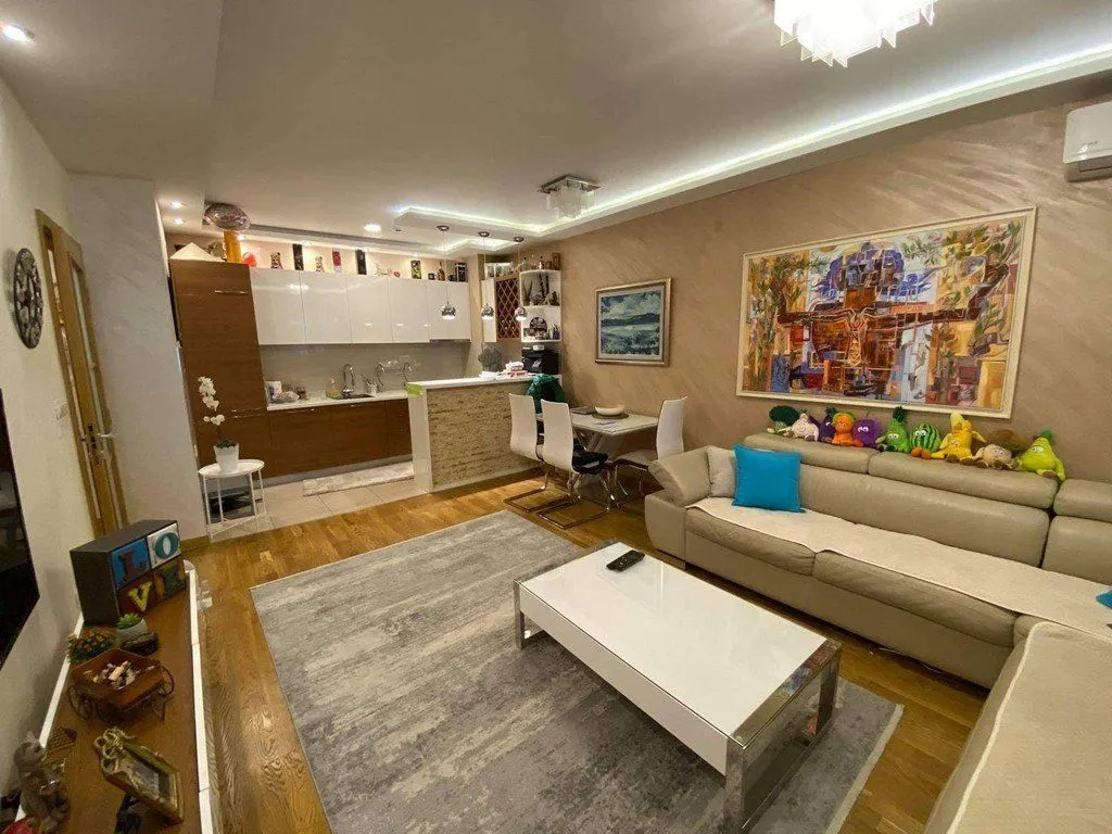 Izdavanje, dvosoban stan, 94m², City Kvart, Podgorica