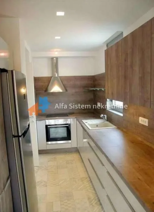 Rent, four bedroom apartment, 170m², Kalenić Pijaca, Vračar Sve Podlokacije