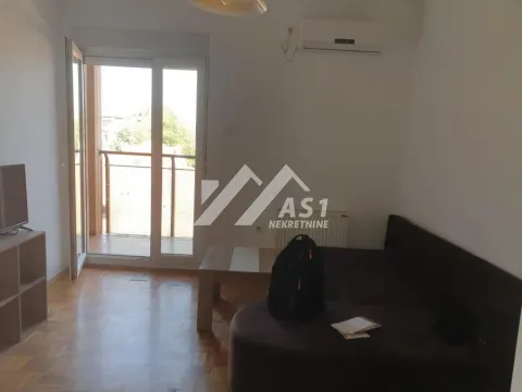 Izdavanje, jednosoban stan, 36m², Adamovićevo Naselje, Novi Sad Sve Podlokacije