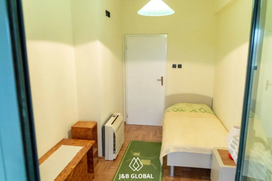 Izdavanje, dvosoban stan, 76m², Centar, Podgorica