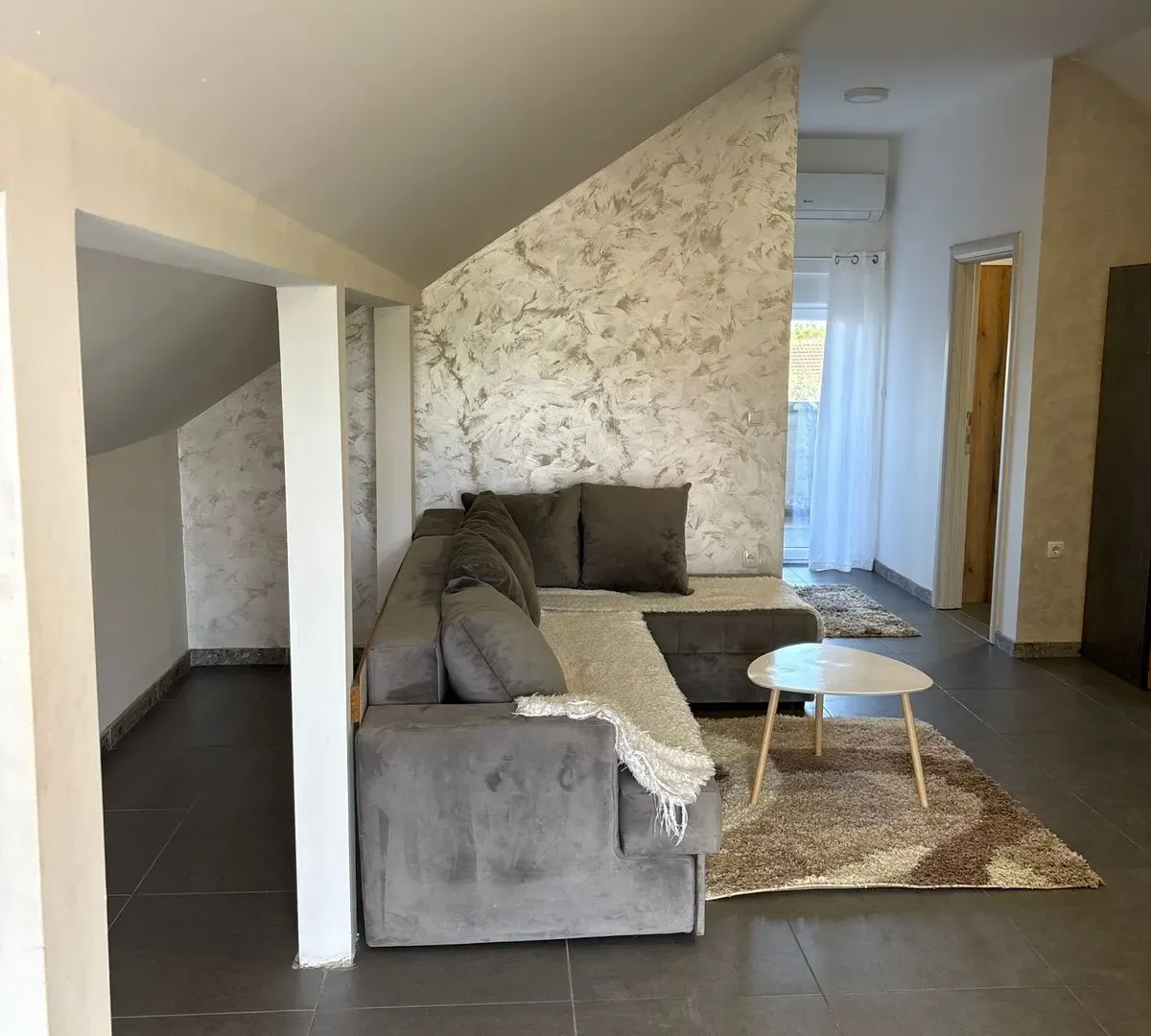 Rent, one bedroom apartment, 70m², Stari Aerodrom, Podgorica