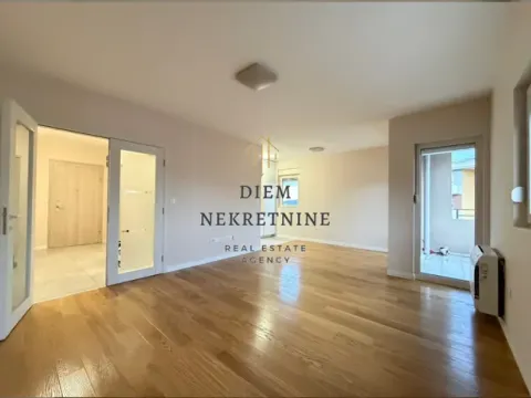 Izdavanje, trosoban stan, 100m², Central Point, Podgorica - image 11