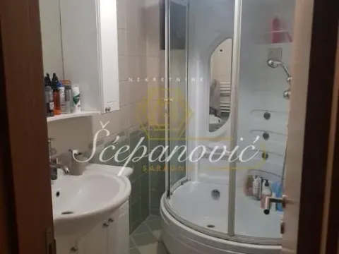 Izdavanje, kuća, 165m², Sremska Kamenica, Petrovaradin - image 9