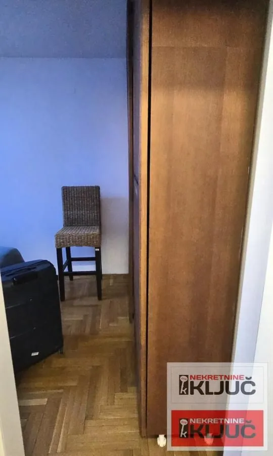 Izdavanje, dvosoban stan, 60m², Centar, Novi Sad