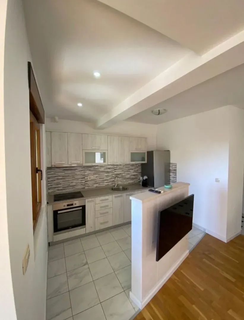 Prodaja, jednosoban stan, 64m², Podmaine, Budva