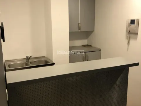 Izdavanje, poslovni prostor, 93m², Čukarica, Beograd - image 9